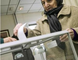 LÉGISLATIVES:ILS VOTENT À PARTIR D'AUJOURD'HUI Les Algériens de France ouvrent le bal 2