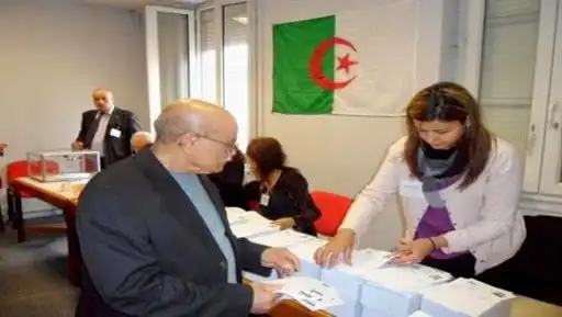 LÉGISLATIVES : INDEMNITÉS DU TRAVAIL AUX CENTRES DE VOTE Les jeunes fort intéressés