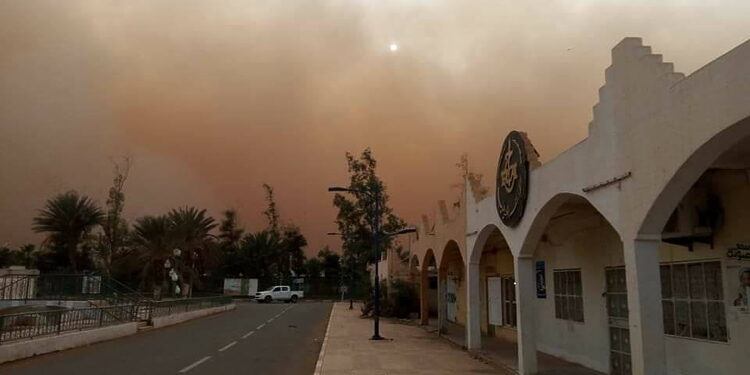 بالصور .. عاصفة رملية هوجاء تضرب مدينة ان امناس" 1