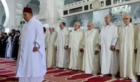 Bensalah, Bouhadja et Tebboune accomplissent la prière de l'Aid à la Grande Mosquée d'Alger 34