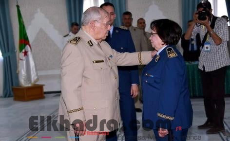Gaïd Salah préside une cérémonie de remise de grades et de médailles à des officiers supérieurs 2