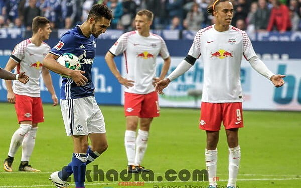 Schalke 04 débute la saison par une victoire 2-0 en Bundesliga face au Red Bull Leipzig, grâce notamment à un penalty transformé par Nabil Bentaleb. 1