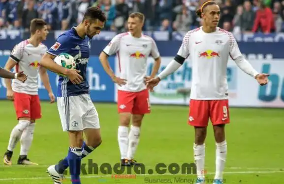Schalke 04 débute la saison par une victoire 2-0 en Bundesliga face au Red Bull Leipzig, grâce notamment à un penalty transformé par Nabil Bentaleb.