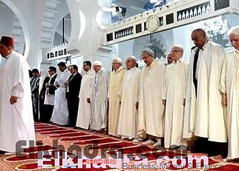 Bensalah, Bouhadja et Ouyahia accomplissent la prière de l'Aid El-Adha à la grande mosquée d'Alger 4