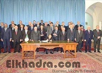 Le Président Bouteflika signe la Loi de finances 2018 1
