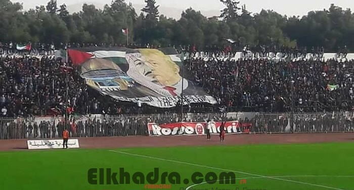 جزائريين يرفعون تيفوا لنصرة القدس والسعودية تحقق 1