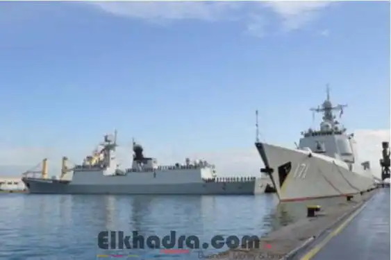 PHOTOS : Un détachement de navires de guerre des Forces navales chinoises accoste au port d’Alger