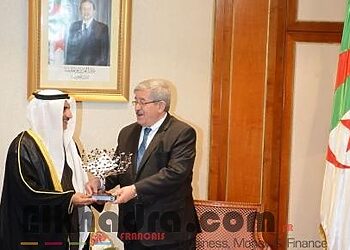 Le bouclier de l'Alesco décerné au président Bouteflika pour ses efforts en faveur de l’instauration de la culture du dialogue et de la réconciliation 16