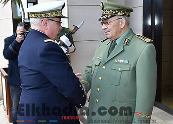 Gaïd Salah reçoit le chef d'Etat-Major particulier du président français 8 Gaïd Salah reçoit le chef d'Etat-Major particulier du président français 8