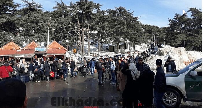 بالصور .. توافد كبير للسياح على منطقة الشريعة للاستمتاع بالثلوج 1