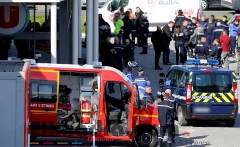 Bouteflika exprime à Macron la solidarité et la coopération actives de l'Algérie face aux menaces terroristes 2