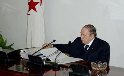 Bouteflika préside une réunion du Conseil des ministres 1