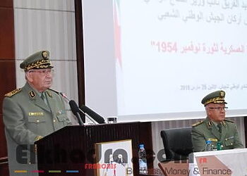 Gaïd Salah souligne la nécessité d’inclure le module d’Histoire comme matière fondamentale dans les programmes d’enseignement de l'ANP 6 Gaïd Salah souligne la nécessité d’inclure le module d’Histoire comme matière fondamentale dans les programmes d’enseignement de l'ANP 6