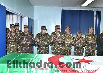 Crash de l'avion militaire: Gaïd Salah se recueille à l'Hôpital d'Aïn Naâdja à la mémoire des victimes 4 Crash de l'avion militaire: Gaïd Salah se recueille à l'Hôpital d'Aïn Naâdja à la mémoire des victimes 4