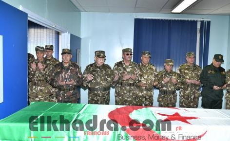 Crash de l'avion militaire: Gaïd Salah se recueille à l'Hôpital d'Aïn Naâdja à la mémoire des victimes 1