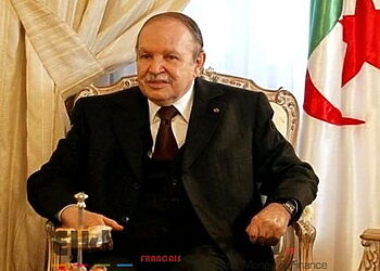 Bouteflika appelle à la construction d'un front populaire solide 6