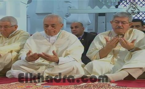 Ouyahia, Bouhadj et Bensalah accomplissent la prière de l'Aid El-Fitr à la grande mosquée d'Alger 1