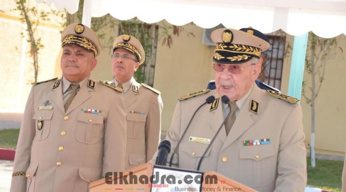 Gaïd Salah installe le Général-Major Mostefa Smaali dans ses nouvelles fonctions de Commandant de la 3ème RM 2