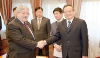 Ouyahia reçoit le vice-président du département de l'Information du comité central du Parti communiste chinois 11 Ouyahia reçoit le vice-président du département de l'Information du comité central du Parti communiste chinois 11