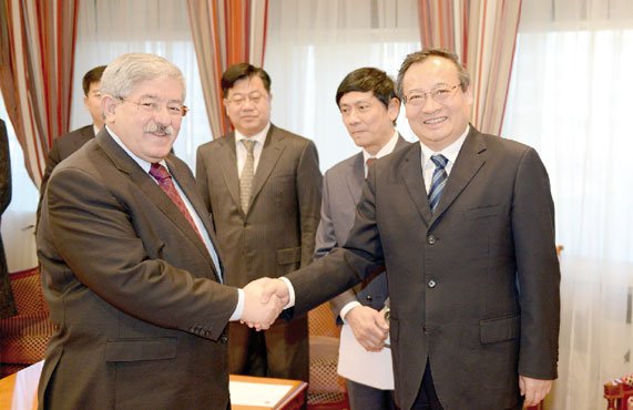 Ouyahia reçoit le vice-président du département de l’Information du comité central du Parti communiste chinois