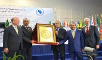 Bouteflika distingué par Afripol pour ses efforts visant à faire régner la paix et la sécurité en Afrique 35 Bouteflika distingué par Afripol pour ses efforts visant à faire régner la paix et la sécurité en Afrique 35
