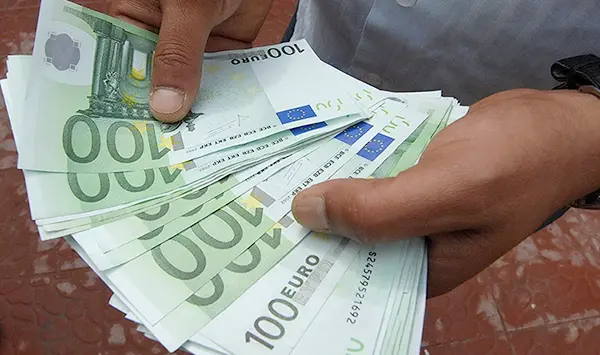 Taux de change du Dinar Algérien face aux devises étrangères sur le marché noir 03/11/2020 2