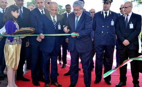 Ouyahia inaugure la 23e édition du Salon international du livre d'Alger 1