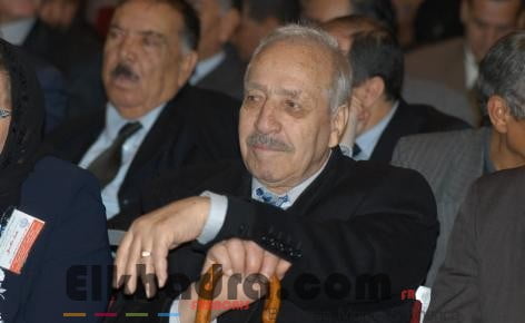 Bouteflika décerne la médaille de l’Ordre du mérite national « Athir » au moudjahid Tahar Z’Biri