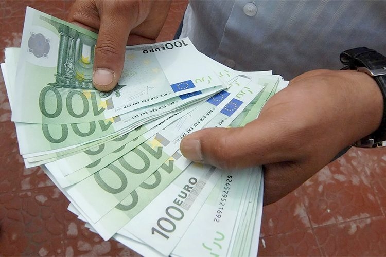 اسعار العملات الاجنبية في الجزائر سعر اليورو اليوم في الجزائر سعر الدولار الأمريكي 14 جوان 2025 1