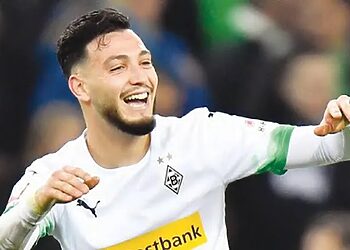 Le but de Ramy Bensebaini sur penalty aujourd'hui 3