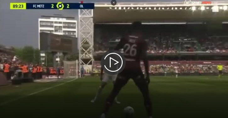 Le but splendide de Farid Boulaya face à Lyon 1