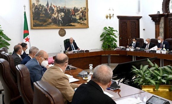 ملخص كل ما يتعلق بخصوص مراجعة الأجور ومنح المتقاعدين والبطالة في بيان اجتماع مجلس الوزراء 1