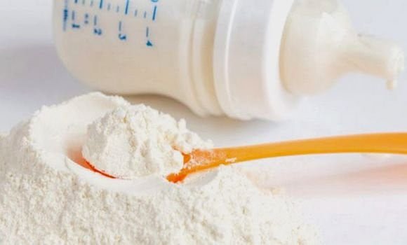 Algerie: Le ministère de l’Industrie lance des concertations pour la réalisation du projet de production du lait infantile
