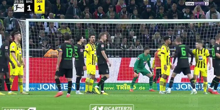 Le but de Bensebaini face à Dortmund ! Quelle tête 1