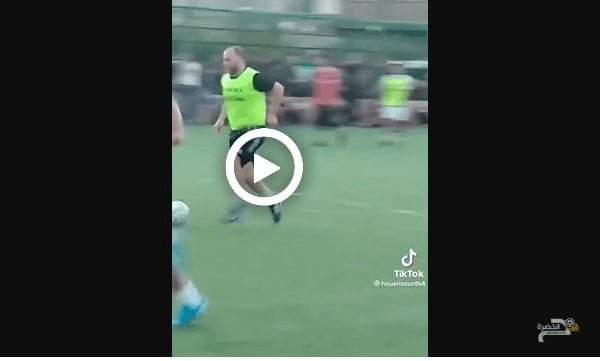 Djamel Belmadi lors d’un match de quartier hier à Mostaganem, la ville natale de ses parents !