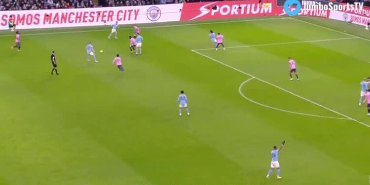 LA MAGNIFIQUE PASSE DÉCISIVE DE MAHREZ POUR HAALAND vidéo 1