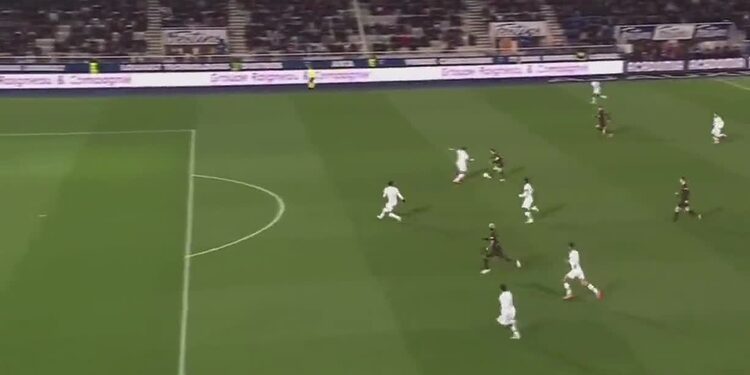 Le but (missile) de Farès Chaïbi dans les filets de l'AJ Auxerre !vidéo 1