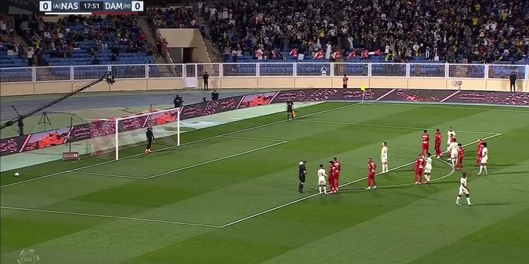 Le pénalty marqué par Cristiano Ronaldo face au gardien algérien Mustapha Zeghba 1