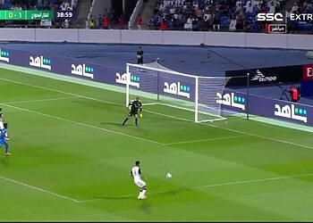 Le but de Bounedjah face au Al Hilal de Kalidou Koulibaly ! 10