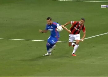 Petit pont magique de Youcef Atal pour Rayan Cherki (Vidéo) 11
