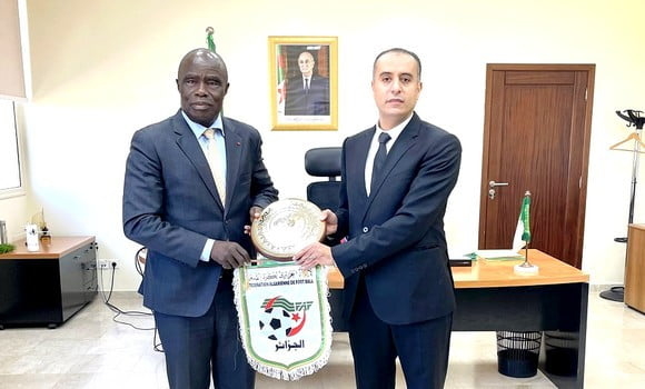 Déplacement des supporters/CAN-2023: Sadi reçoit l'ambassadeur de Côte d'Ivoire en Algérie 1