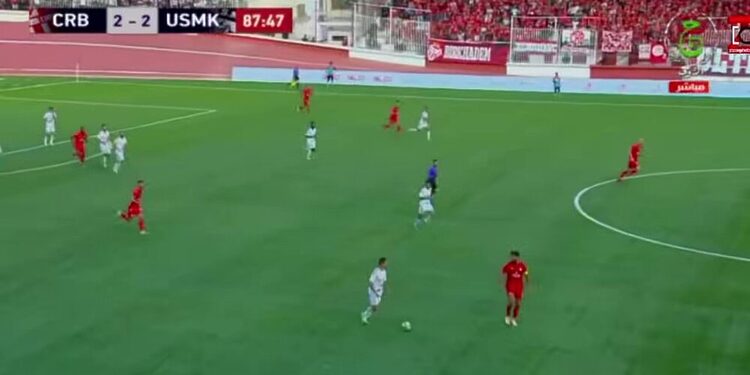 شاهد عدلان قديورة يتسبب في ضربة جزاء بطريقة غريبة 1