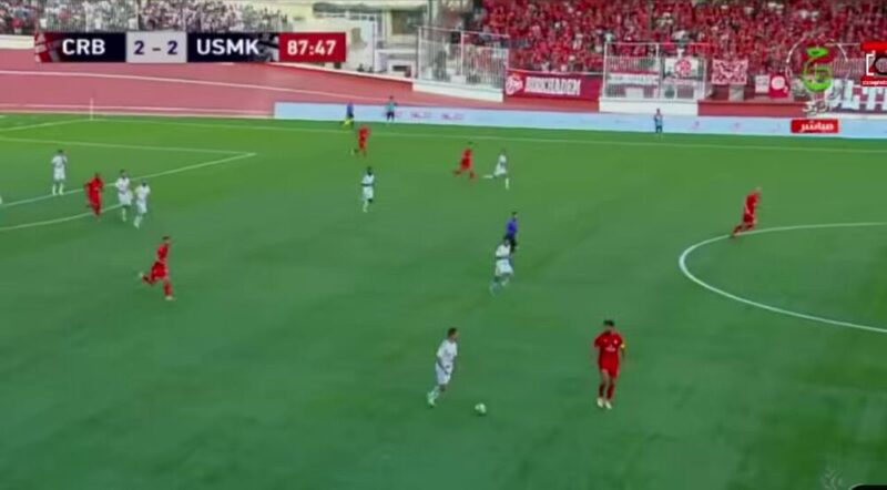 شاهد عدلان قديورة يتسبب في ضربة جزاء بطريقة غريبة