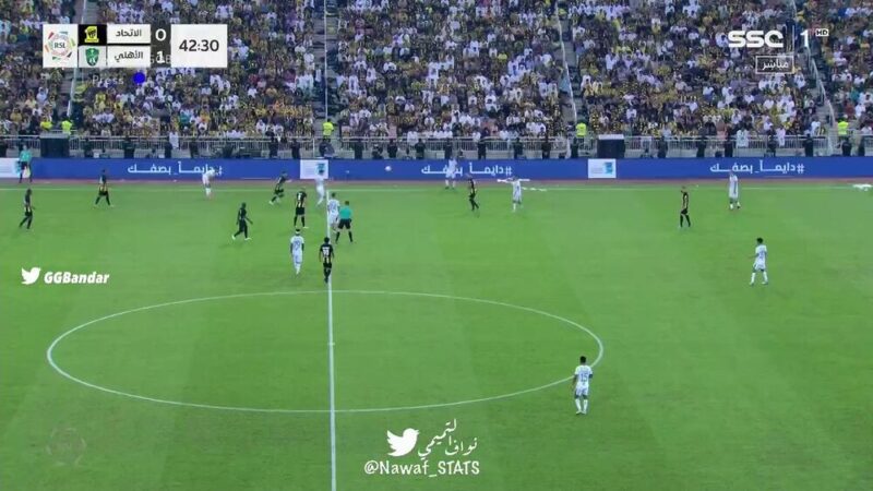 شاهد كوبري الجسر الصفير لرياض محرز ضد عبدالرزاق حمدالله اليوم