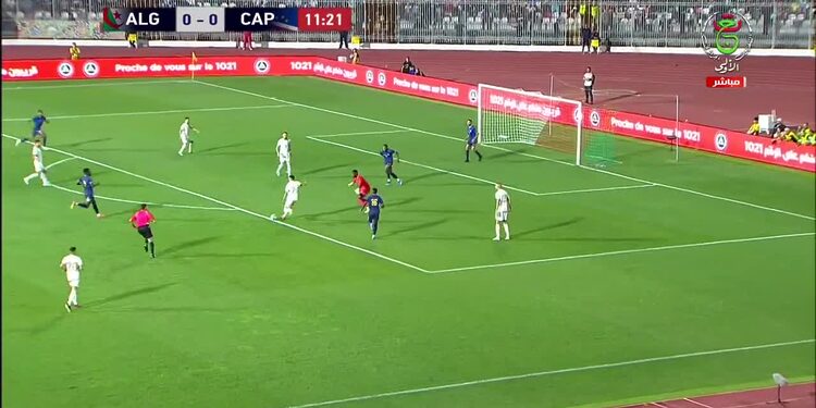 شاهد هدف المنتخب الجزائري الأول في مرمى الرأس الاخضر .... هدف عمورة 1