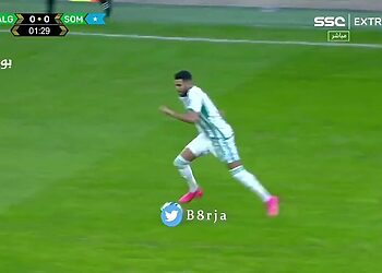 شاهد هدف الجزائر الأول ضد الصومال بصناعة رياض محرز 6