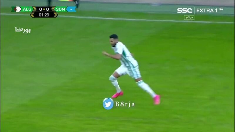 شاهد هدف الجزائر الأول ضد الصومال بصناعة رياض محرز
