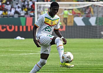 Senegal's midfielder #25 Lamine Camara controls the ball during the Africa Cup of Nations (CAN) 2024 group C football match between Senegal and Gambia at Stade Charles Konan Banny in Yamoussoukro on January 15, 2024. (Photo by Issouf SANOGO / AFP)