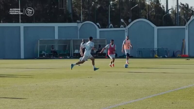 Vidéo : un beau duel entre Bounedjah et Haj Moussa qui se termine par un beau but