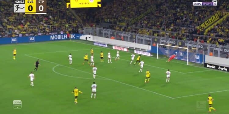 Le but de Bensebaini vs St Pauli - vidéo 1